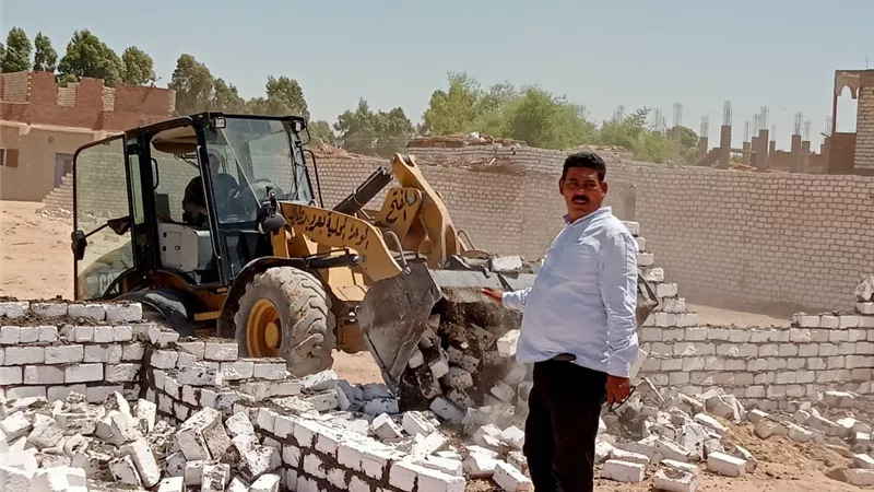 إزالة التعديات على الأراضي الزراعية خلال حملات مكبرة بمراكز منفلوط وأسيوط والفتح وساحل سليم