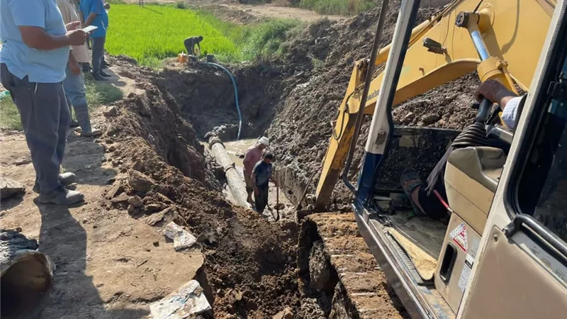 إحلال وتجديد شبكات مياه محافظات القناة..صور