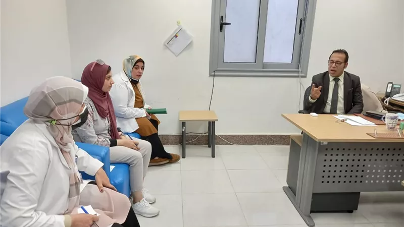 مدير الرعاية الصحية بالإسماعيلية يقود حملة لبحث شكاوى المنتفعين ميدانيا..صور