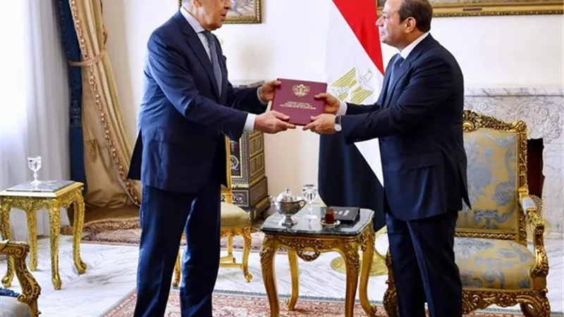 الرئيس السيسى يبحث مع لافروف الموضوعات الثنائية التي تجمع بين مصر وروسيا