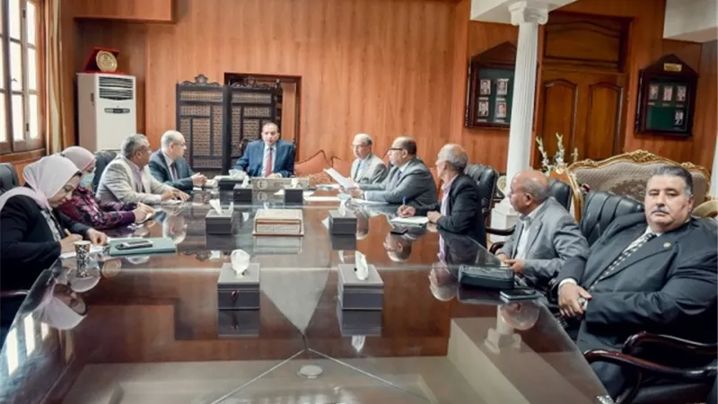 رئيس جامعة بنى سويف يرأس عدداً من الاجتماعات