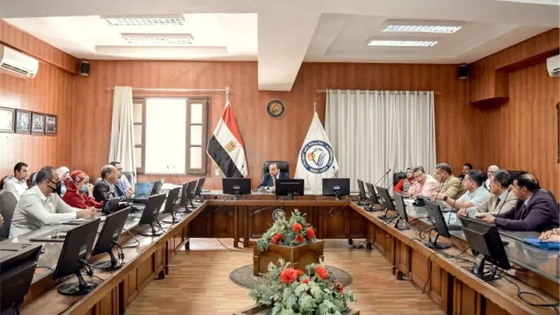 رئيس جامعة بنى سويف يرأس اجتماع مجلس الدراسات العليا والبحوث