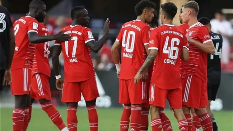 صفقة الـ80 مليون يورو.. مدرب بايرن ميونيخ مندهش من مستوى دي ليخت