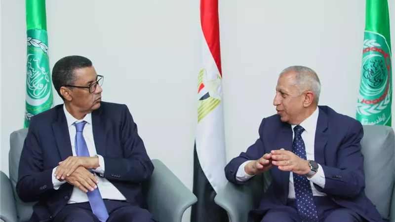 رئيس الأكاديمية العربية يستقبل وزير التعليم العالي بموريتانيا بفرع العلمين ..صور
