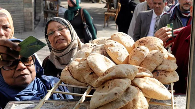 التموين: صرف الخبز المدعم للمواطنين على بطاقات التموين دون أي زيادة
