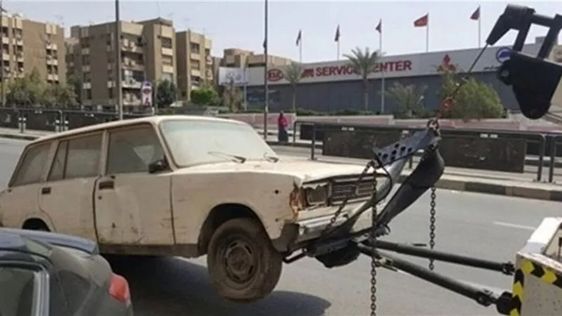 متروكة ومتهالكة.. الداخلية: رفع 52 سيارة من الشوارع