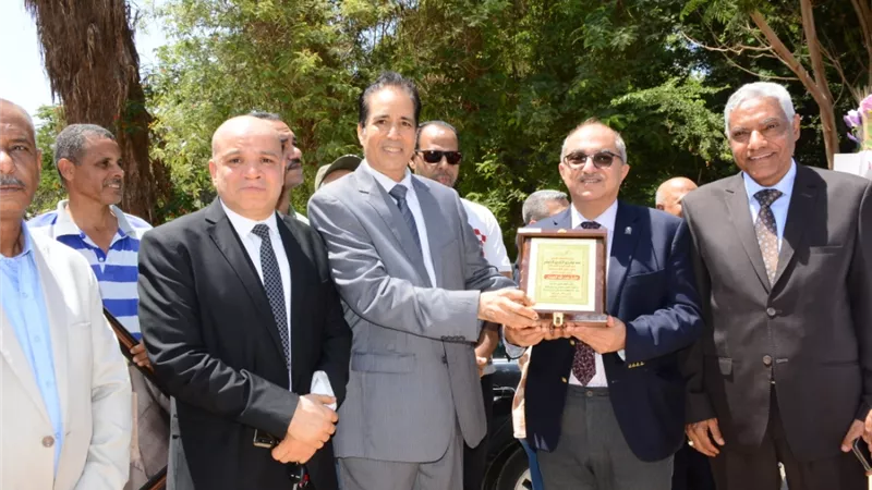 مجلس كلية الزراعة يكرم الدكتور طارق الجمال رئيس جامعة أسيوط