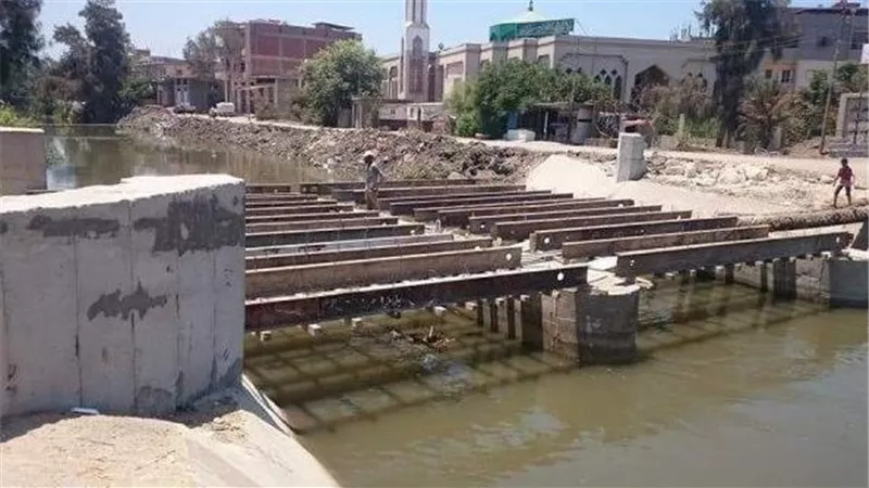 محافظ الشرقية يتابع أعمال إنشاء كوبري حانوت بمدينة أولاد صقر