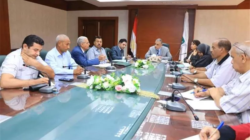 محافظ سوهاج يناقش إنشاء مركز تدريب 