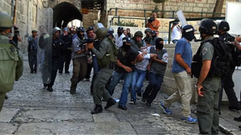 مُستوطنون يقتحمون الأقصى.. والاحتلال يعتقل خمسة فلسطينيين من الضفة الغربية