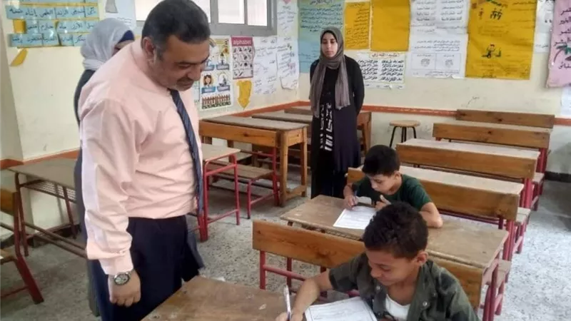 مدير تعليم دمياط يتفقد امتحانات الدور الثاني..صور