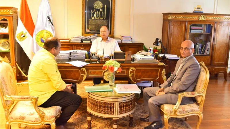 محافظ أسيوط يناقش الخطة التنفيذية للسكان لعام 2022/2023