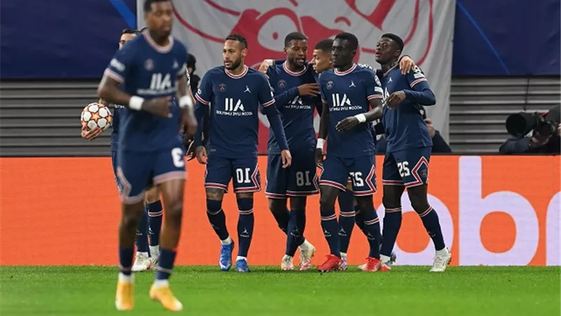 باريس سان جيرمان يفكر في الاستعانة بطبيب نفسي للفريق