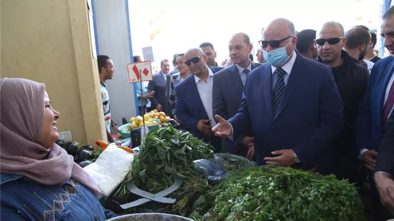 محافظ القاهرة يفتتح مشروعات جهاز تنمية المشروعات بالزاوية الحمراء