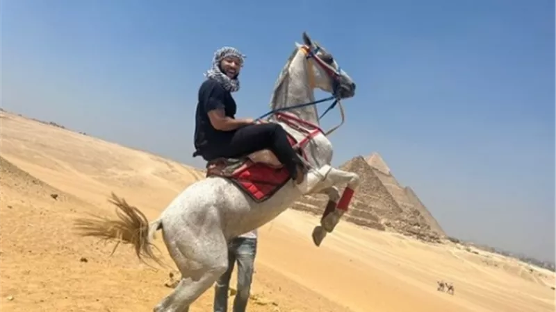 جون ليجند المغنى العالمى يشيد بالاهرامات: ذهبنا لرؤية الصرح المهيب الجميل