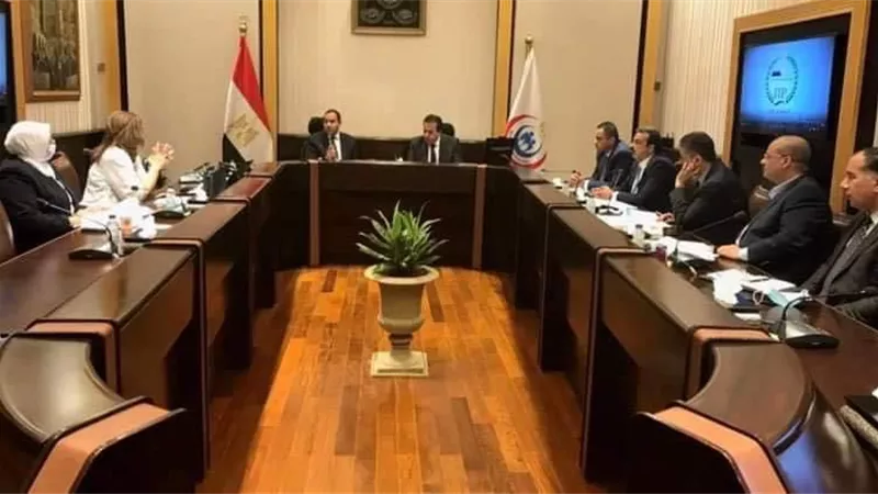 الدكتور خالد عبدالغفار يتسلم نتيجة مسابقة تعيين 20 أخصائي أشعة بوزارة الصحة