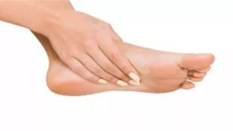 طبيب يكشف السبب فى حرقان باطن القدم