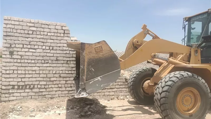 إزالة ٨ حالات تعدى على الأراضى الزراعية واملاك الدولة بإسنا جنوب الأقصر