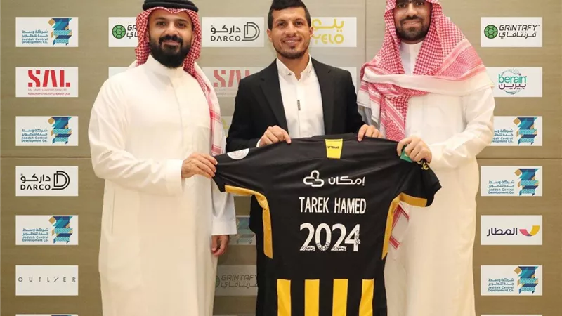 إعلامى سعودى منتقدا التعاقد مع طارق حامد : لو فيه الخير ما رماه الطير