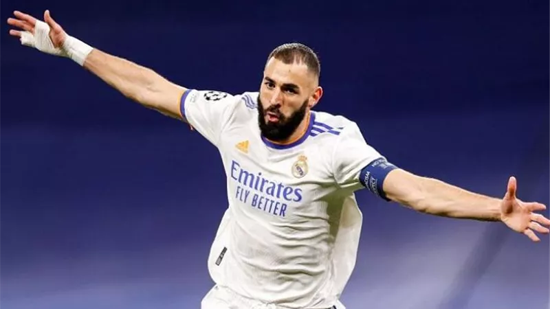 بنزيما يثير الذعر في معسكر ريال مدريد..فيديو