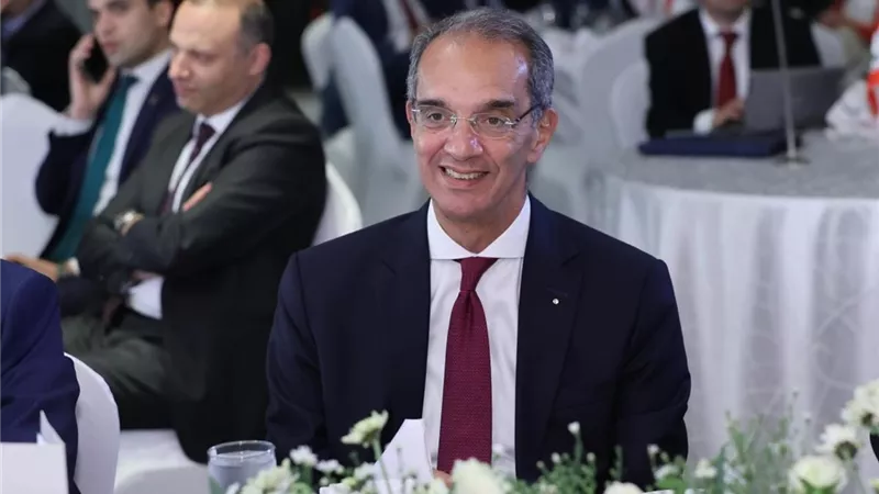 الاتصالات : أكثر من 90% من حركة البيانات بين الشرق والغرب تمر من خلال الأراضى المصرية
