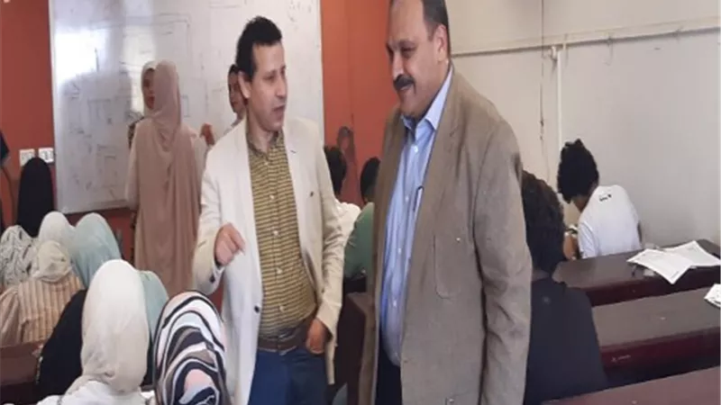 نائب رئيس جامعة بنها يتفقد أول أيام اختبارات القدرات بكليتي الفنون التطبيقية والتمريض