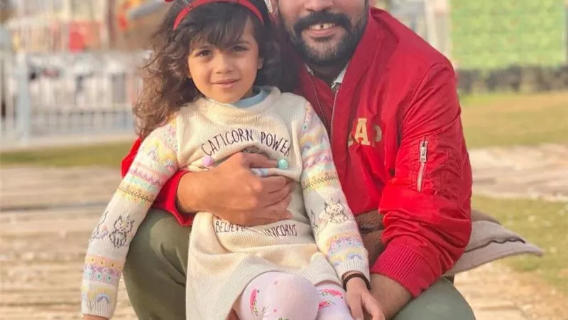 خالد عليش يوجه رسالة لابنته: لن أنساكي أبداً وصورتك لا تفارِق مخيلتي