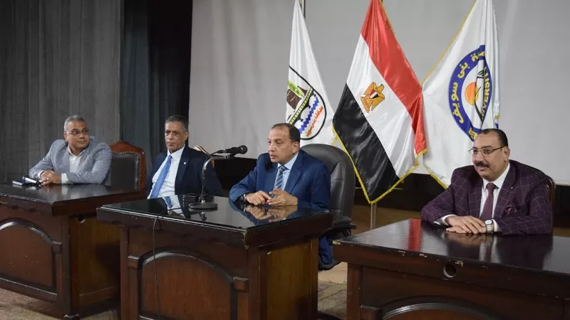 رئيس جامعة بنى سويف يشهد ختام دورة القيادات الجامعية للعاملين