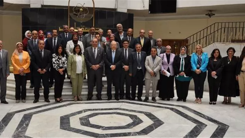 مجلس جامعة حلوان يكرم ممدوح مهدى لجهوده خلال توليه رئاسة جامعة حلوان