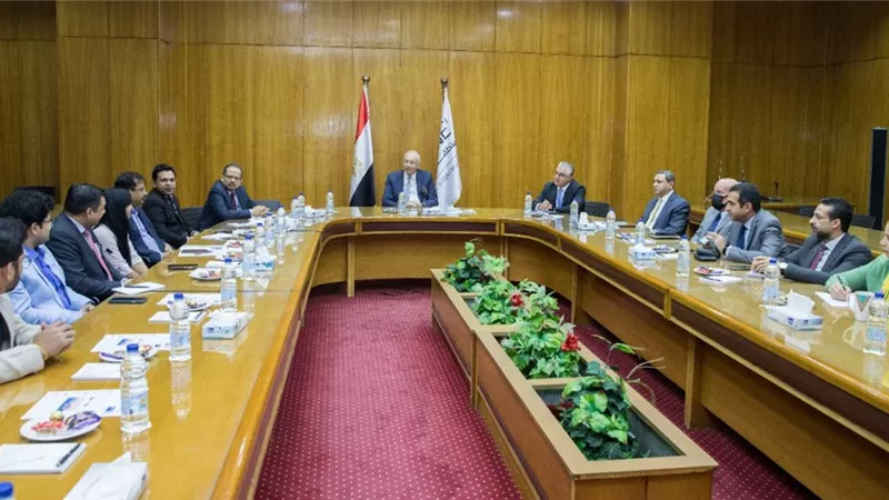 رئيس اقتصادية قناة السويس يبحث مجالات التعاون مع اتحاد الغرف الهندية