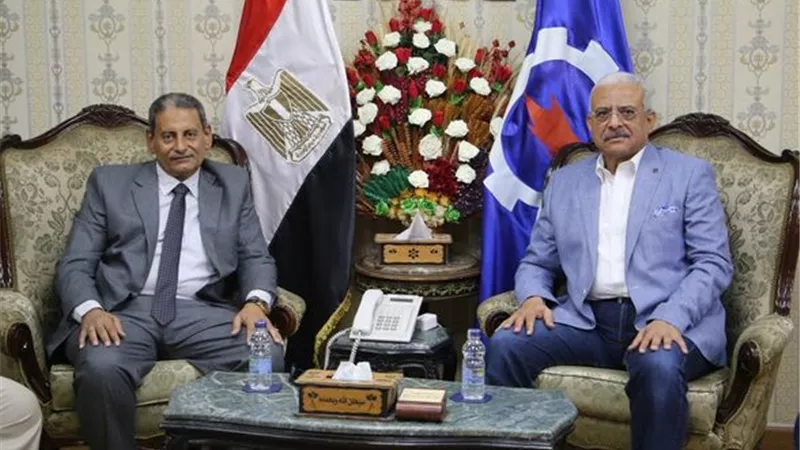 محافظ السويس يستقبل مدير الامن الجديد لتهنئته