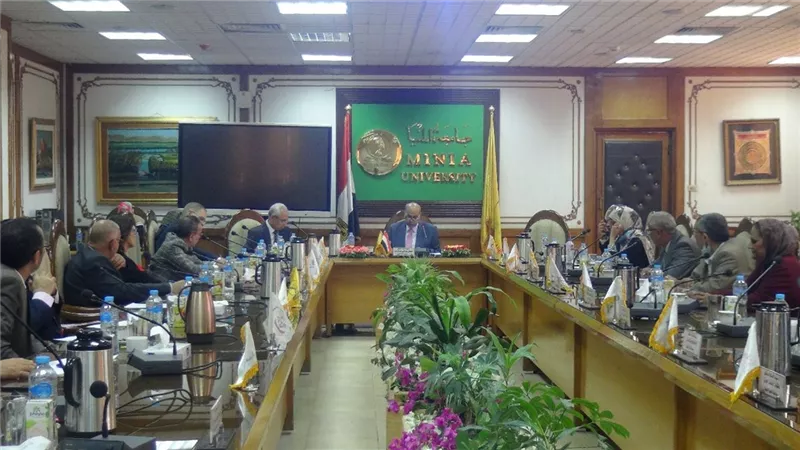 مجلس جامعة المنيا : رفع المقررات الدراسية على منصة التعليم الالكترونى اول اغسطس