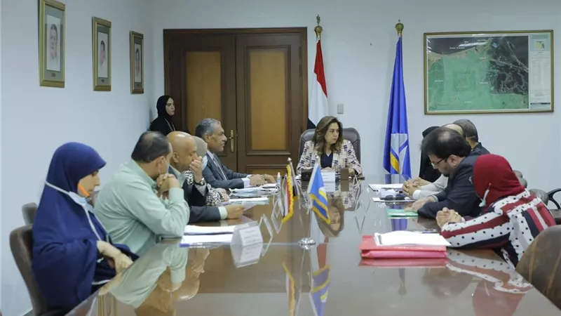 محافظ دمياط تناقش مطالب وشكاوى المواطنين وتوجه بحلها فورًا
