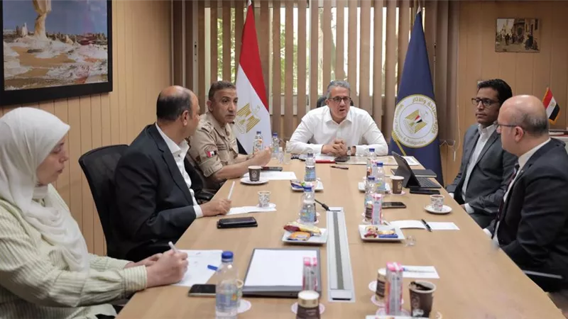 وزير السياحة يتابع الموقف التنفيذي لمستجدات الأعمال بالمتحف المصري الكبير