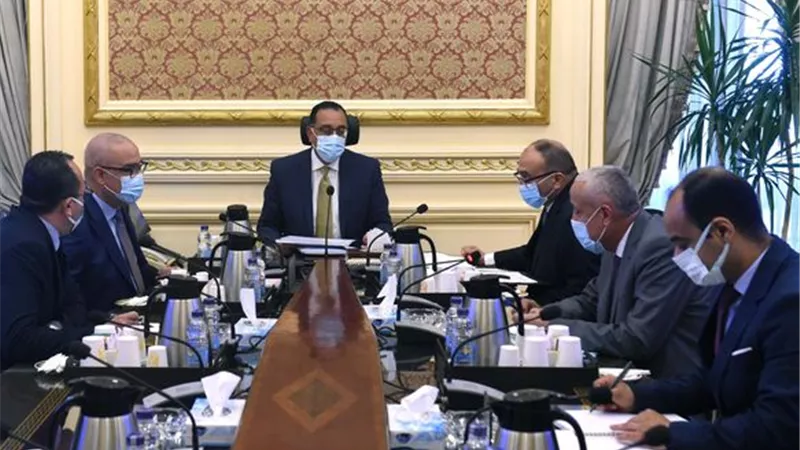 رئيس الوزراء يتابع تنفيذ تكليفات الرئيس بشأن أعمال تطوير الطريق الدولي الساحلي