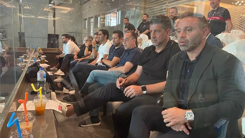 فيتوريا يقرر متابعة مواجهة مصر والصومال بكأس العرب للشباب
