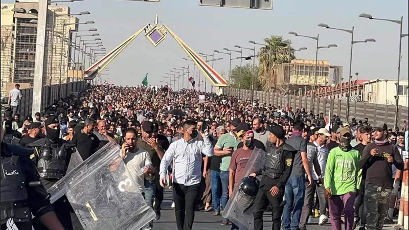 العراق: بدء انسحاب المتظاهرين من مبنى البرلمان والمنطقة الخضراء ببغداد