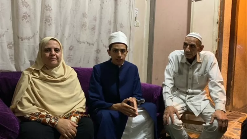 بوابة الجمهورية فى منزل الطالب الفائز بالمركز الأول بالثانوية الأزهرية