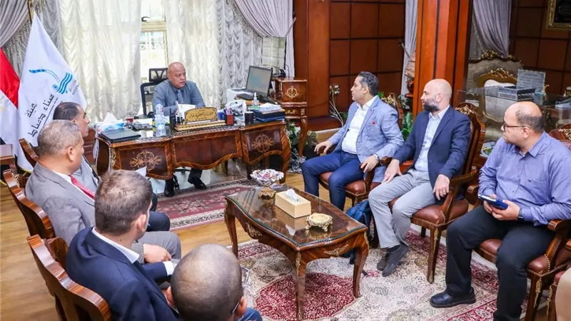 ميناء دمياط يبحث تطوير التعاون مع الخطوط الملاحية العالمية