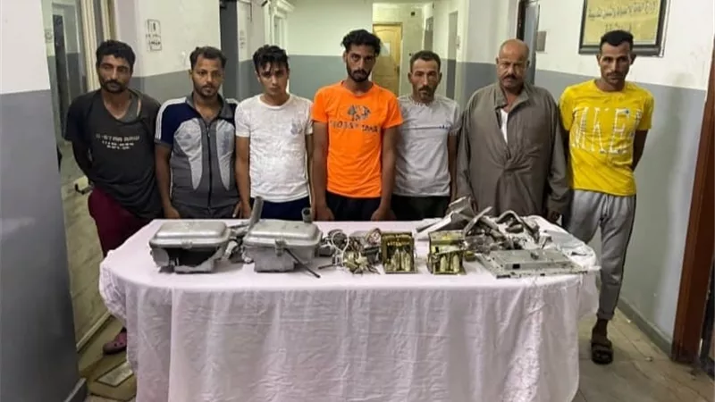 ضبط المتهمين بسرقة عدد من صناديق الإشارة بالشرقية . . واحالتهم للنيابة العسكرية