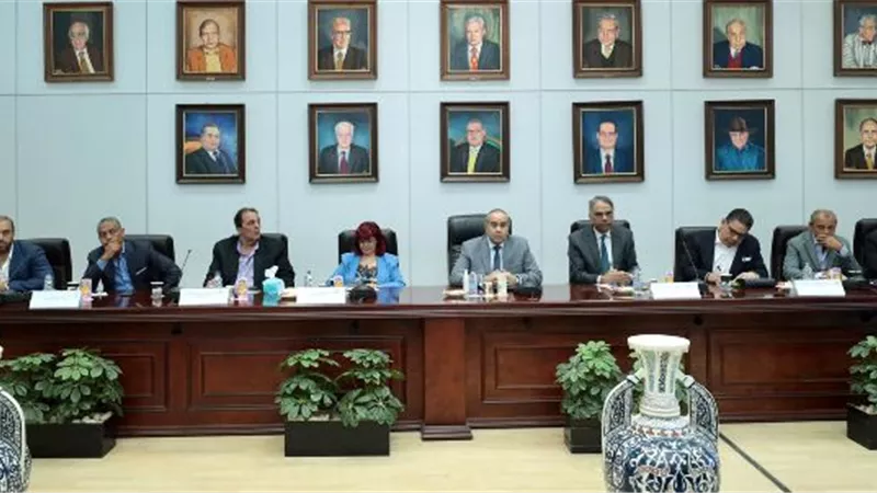 وزيرا السياحة والآثار والطيران المدني يبحثان آليات تنشيط الحركة السياحية والجوية