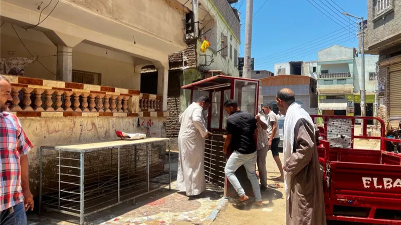حملات مكثفة لرفع الإشغالات بقرى الزرقا بدمياط