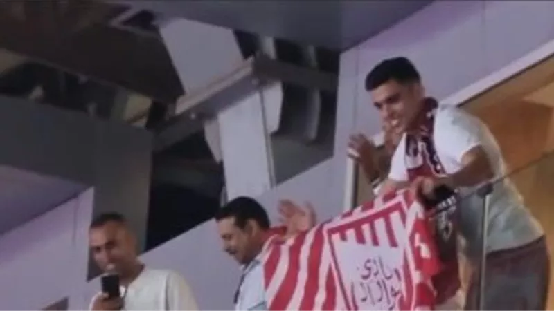 بن شرقى يدعم الوداد بنهائى كأس العرش المغربى من المدرجات
