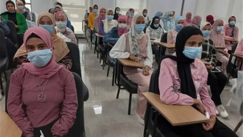 120 طالب تقدموا للإلتحاق بمعهد رعاية فايد الفني للتمريض بالإسماعيلية..صور