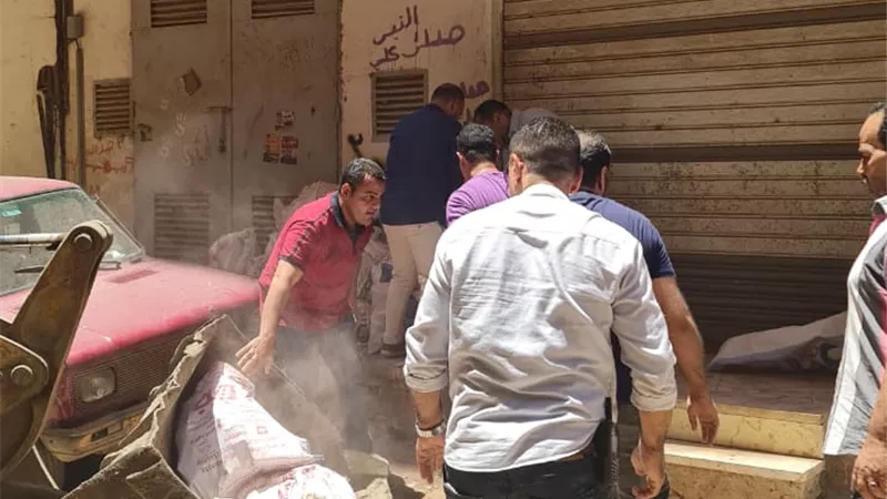 وقف اعمال بناء مخالف ببولاق الدكرور ..صور