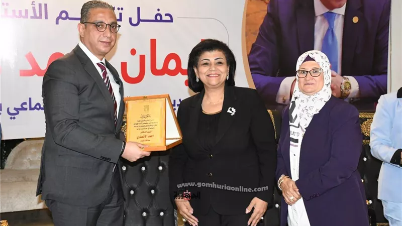 تكريم وكيل وزارة التضامن الاجتماعي بالفيوم لبلوغها سن المعاش