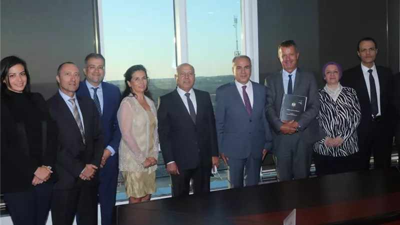 وزير النقل يشهد توقيع إتفاقيتين في مجال النقل البحري