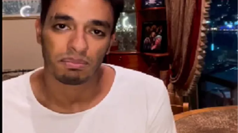 محمد يسري يطمأن جمهوره على حالته الصحية فى بث مباشر بعد إصابته بجلطة.. فيديو