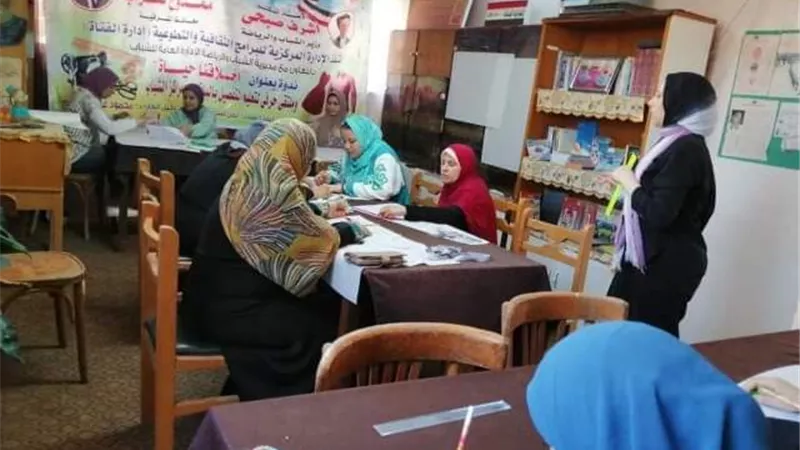 ندوة تثقيفية وملتقى حرفي لتعليم فن التفصيل بالباترون بمركز شباب العجمي بمشتول السوق