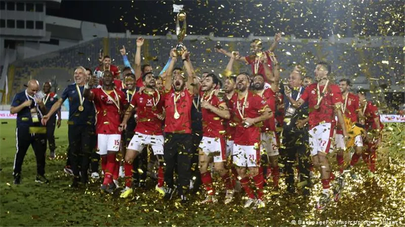 بسبب إعتراض بيراميدز .. الكاف يهدد بإستبعاد الأهلى من دورى الأبطال